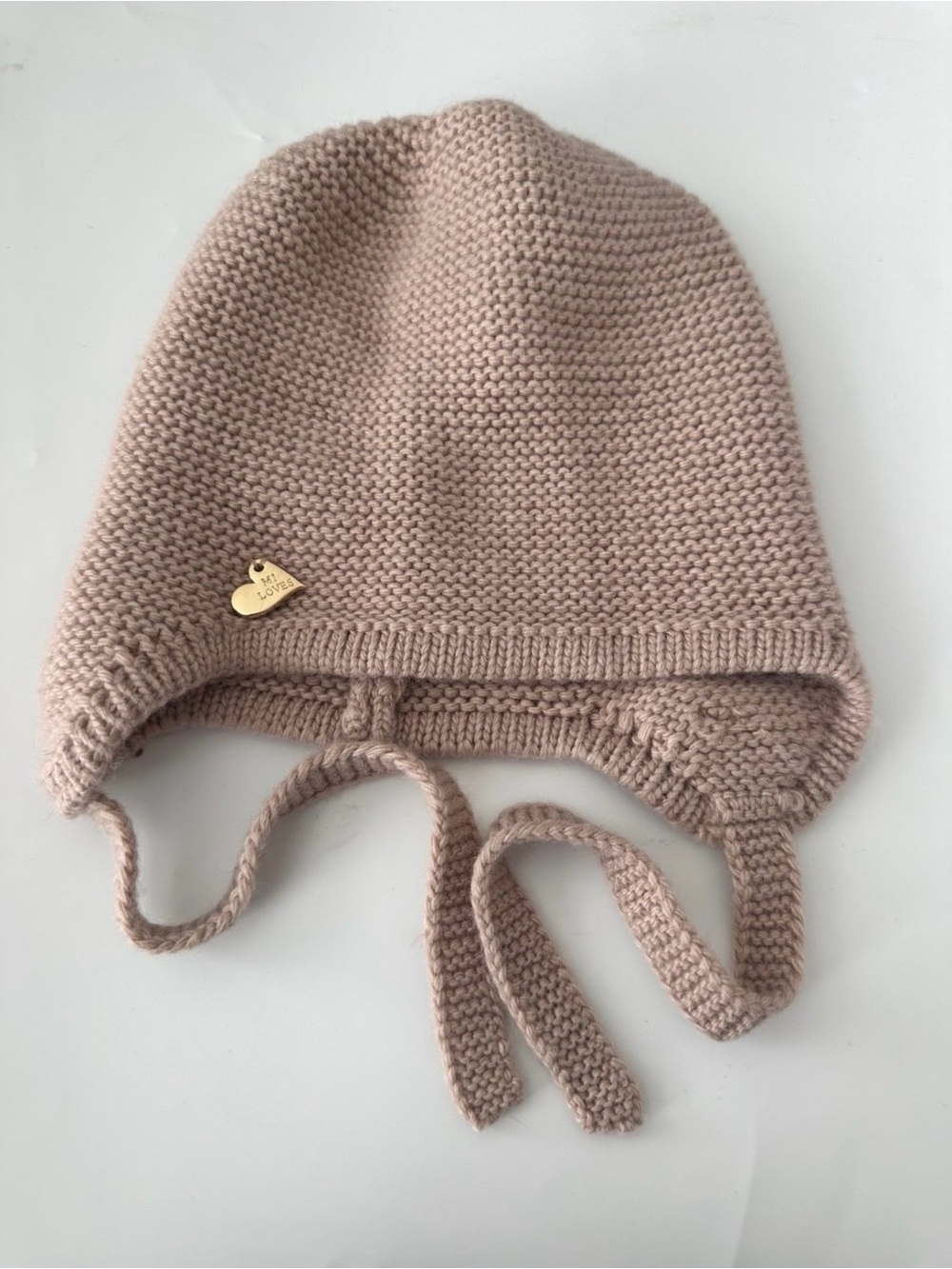 "Mi Loves" cashmere baby hat (left), for ages 1–3.